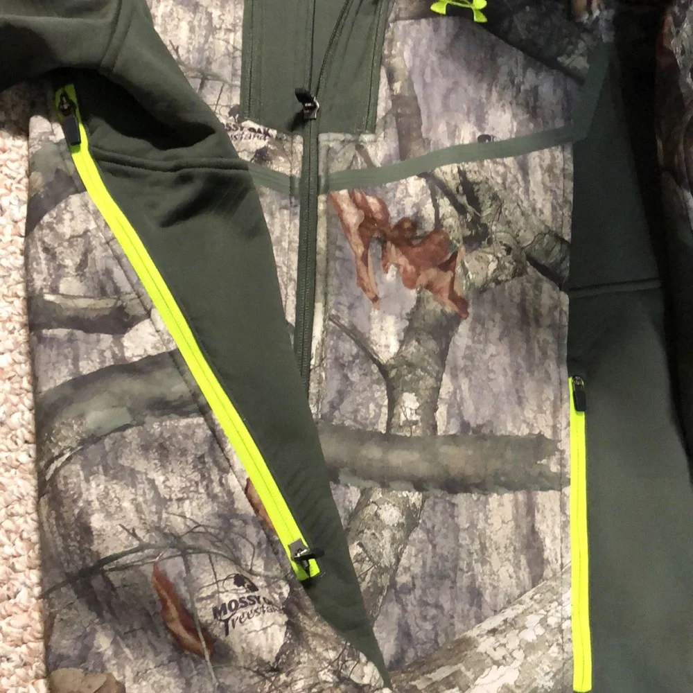 Under Armour Jacket - Picture 4 of 12